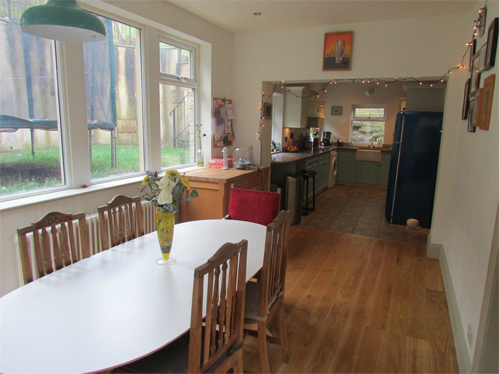 Earnshaw Kay tweet media