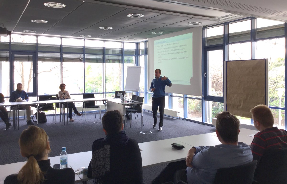 ZEW's tweet image. Wie können sich #Unternehmen für die #digitaleDisruption rüsten? #ZEW Research Seminar mit Prof. van Zeebroeck @ULBruxelles   /FK