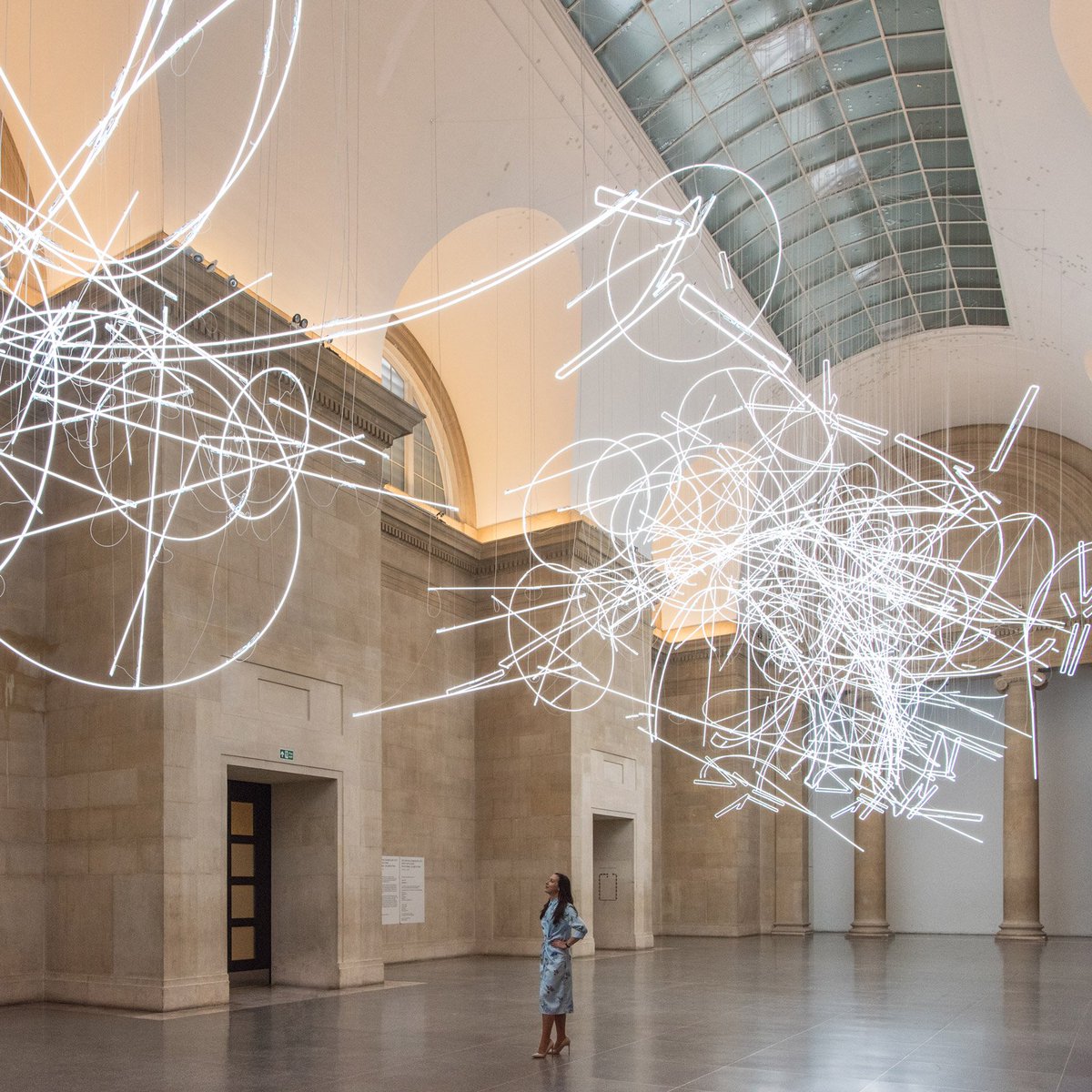 dezeen's tweet photo. Neon scribbles by Cerith Wyn Evans hang in London's Tate Britain: https://t.co/kiYmQQ9fc5 https://t.co/2Vd6EJ45CF