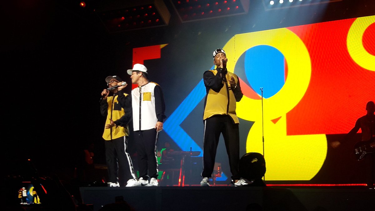 ISABELAM4RTINS's tweet photo. Querido @BrunoMars, devias ter me dado bem mais horas, mas eu perdoo-te e continuas a ser o meu homem! #24KMagicWorldTour #PortugalLovesYou https://t.co/Fgp00WutkN