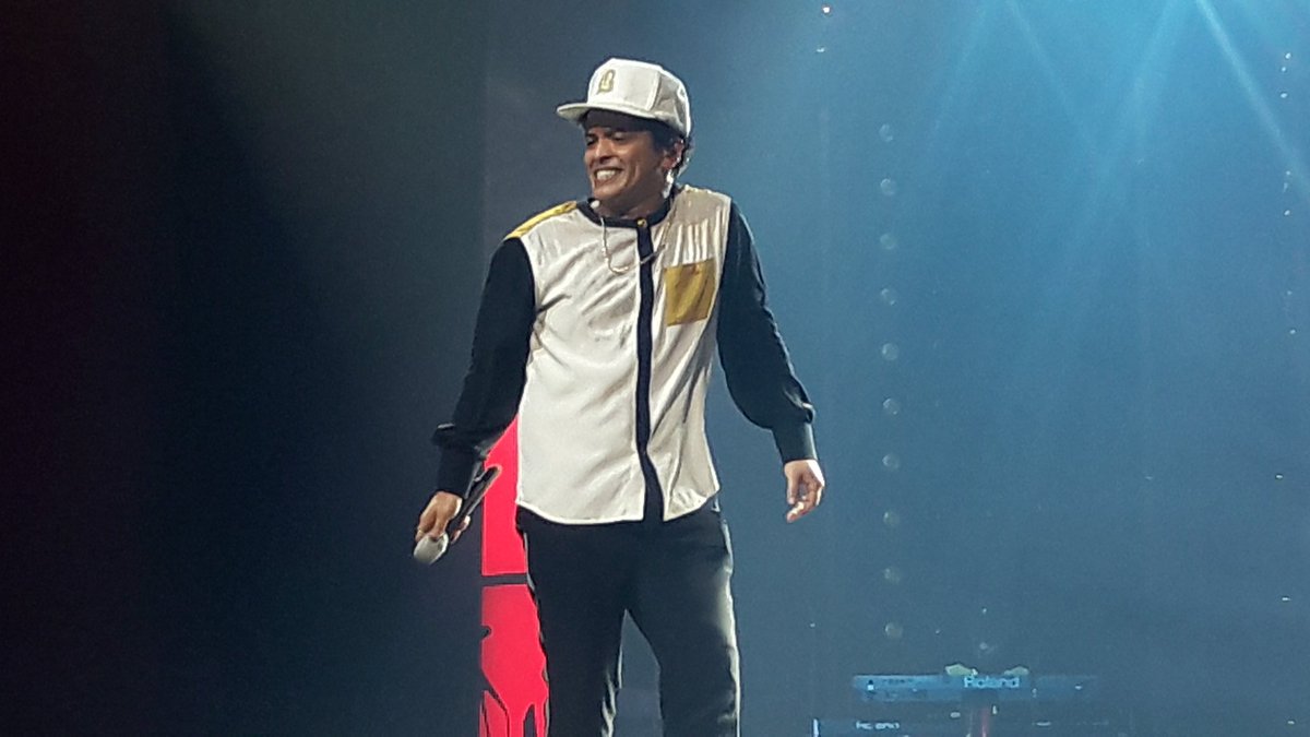 ISABELAM4RTINS's tweet photo. Querido @BrunoMars, devias ter me dado bem mais horas, mas eu perdoo-te e continuas a ser o meu homem! #24KMagicWorldTour #PortugalLovesYou https://t.co/Fgp00WutkN