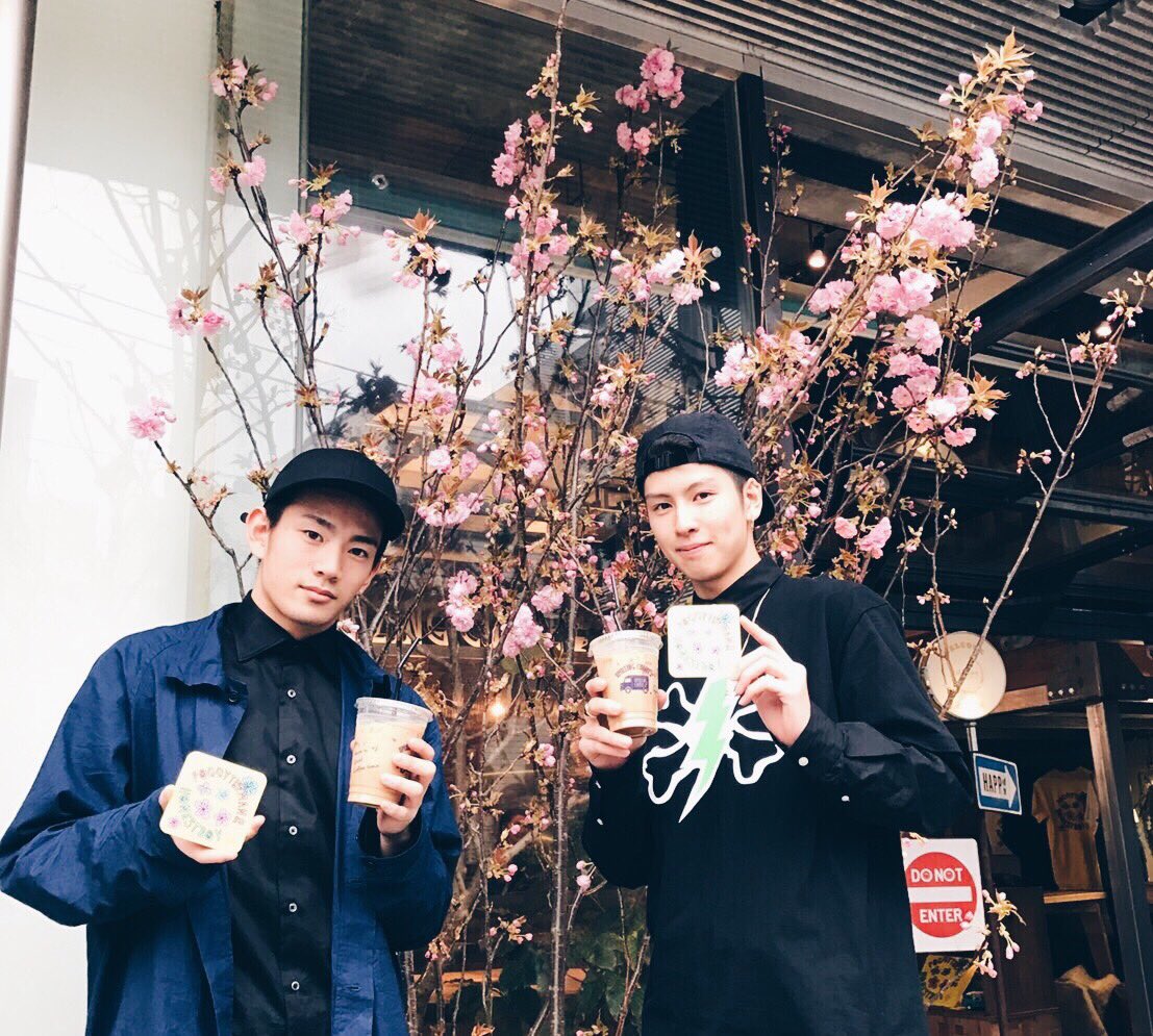 therampagefext's tweet photo. 長谷川慎です🙋‍♂️
本日AMAZING COFFEEに行かせて頂きました！
4/14までに『SAKURAハニーBEE🌸』を頼むと、
『POGGY THE MAN&amp;HONEST BOY』のコースターが先着で貰えます！
皆さん要チェックですd(￣ ￣) https://t.co/JB2EbRGFb2