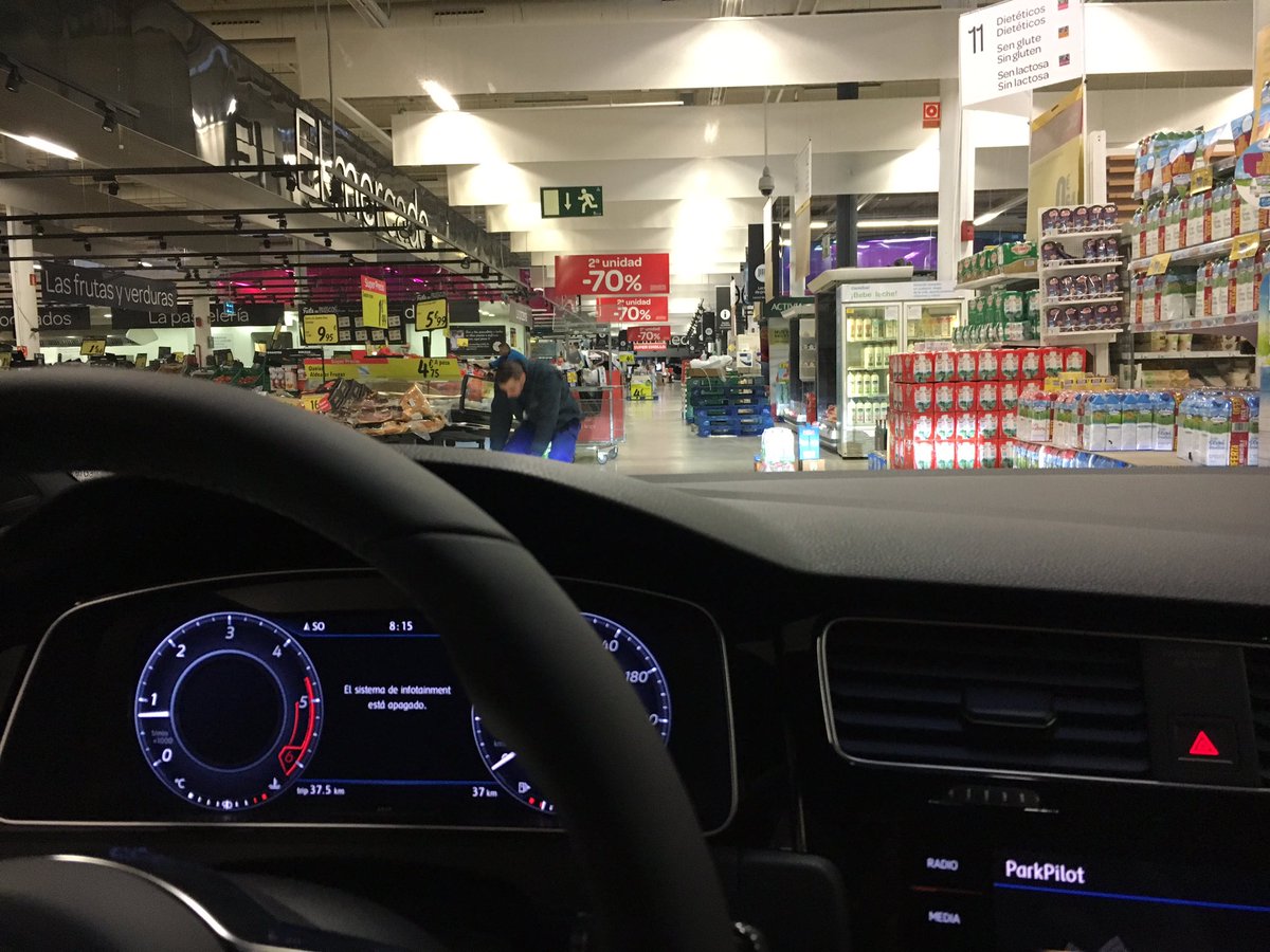 martinecho's tweet photo. Voy a hacer la compra al super, pero yo no me bajo de mi #Golf! @VW_es @CarrefourES https://t.co/SLpFupk1k1
