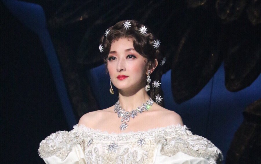 花總まりの本名や実家がスゴイ 結婚相手は石丸幹二 Mの知りたいことだらけ