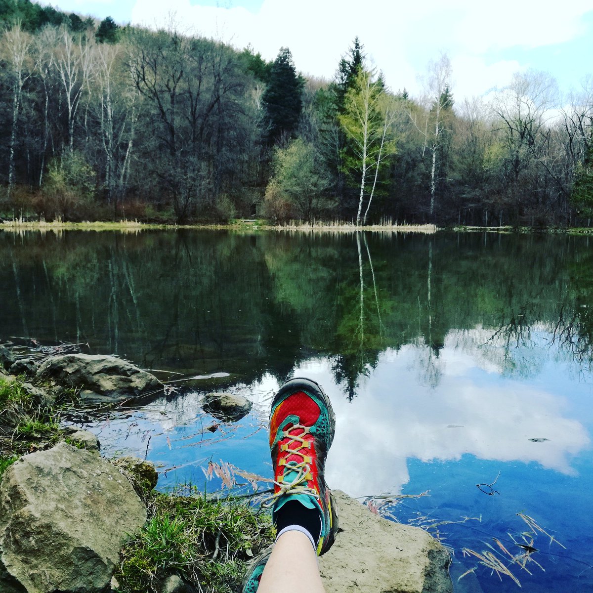 Rebeca_MAT's tweet photo. Trail en monte Vitosha. Explorando mundo con @LaSportivaSpain  gracias a @TheTribeConcept #bulgaria #boyanalake  @MallorcaTrail @Malift_ https://t.co/iJgGaHdCzA