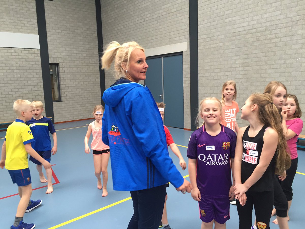 pyretta's tweet image. Anti-pesttraining 
Groep 5/6 OBS de Feart
spelelementen in combinatie met een therapeutische aanpak worden de groepsprocessen zichtbaar