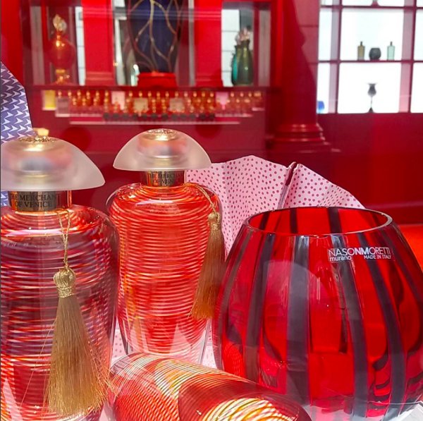 NasonMoretti's tweet photo. #NasonMoretti + #TheMerchantofVenice #perfumehouse at #MilanDesignWeek #fuorisalone #fuorisalone2017 #MilanoDesignWeek #MilanoBOOM #Milano https://t.co/biAA4rpoqh