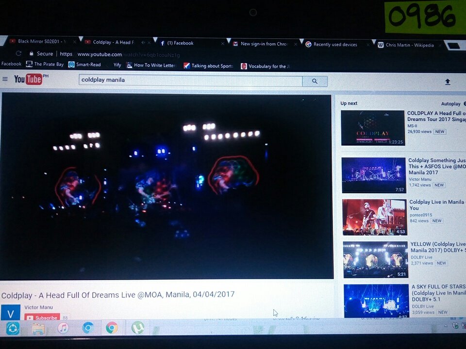 enjaneneer's tweet photo. Black mirror dapat lantawon ko mong tapos dab-ot na ko sa videos sang concert nla gapon  😭😭 #Someday #ColdplayConcert #BucketList https://t.co/00AZtlR41m