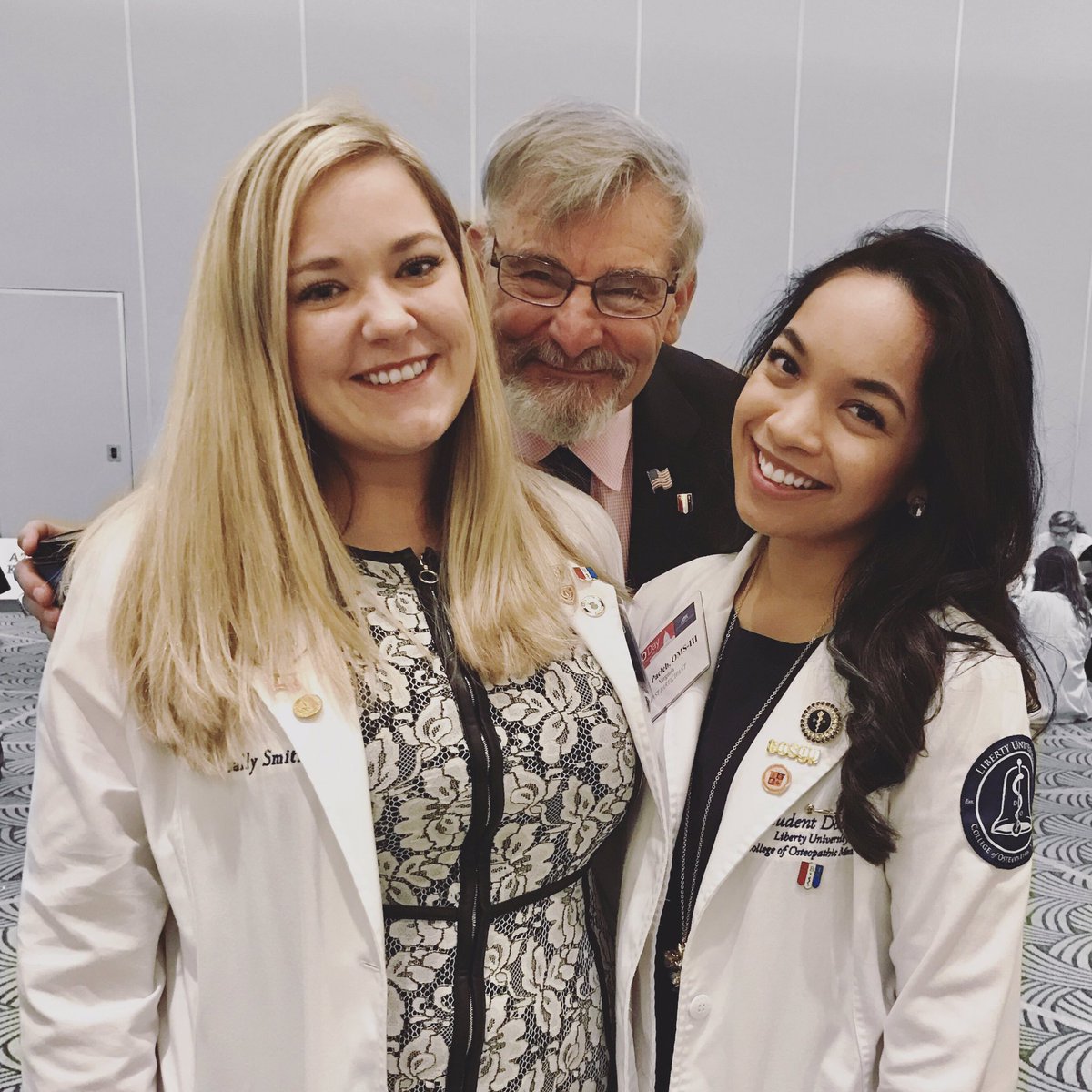 AnyaFayeDO's tweet photo. Look who found us at DO Day! @LibertyMedicine #FoundingDean #Photobomber 📸👑 https://t.co/9R8YX2XA2w