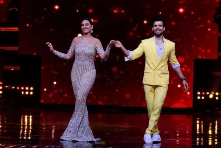tackerUniverse's tweet photo. Pictures of @karantacker from the sets of #NachBaliye8 #TackerGallery https://t.co/D4y4Xy7zEk