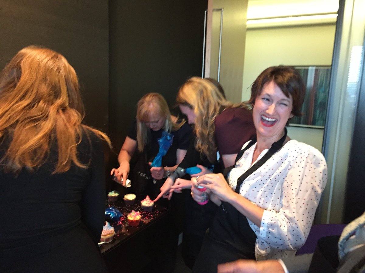RealCookieGirl's tweet photo. Great #clientevent for @MeyerBrown Y not do a #cupcake event with us - ://ow.ly/kIGw30aoRTf #teambuilding #conferenceactivities #eventprofs https://t.co/XDRzusEh99