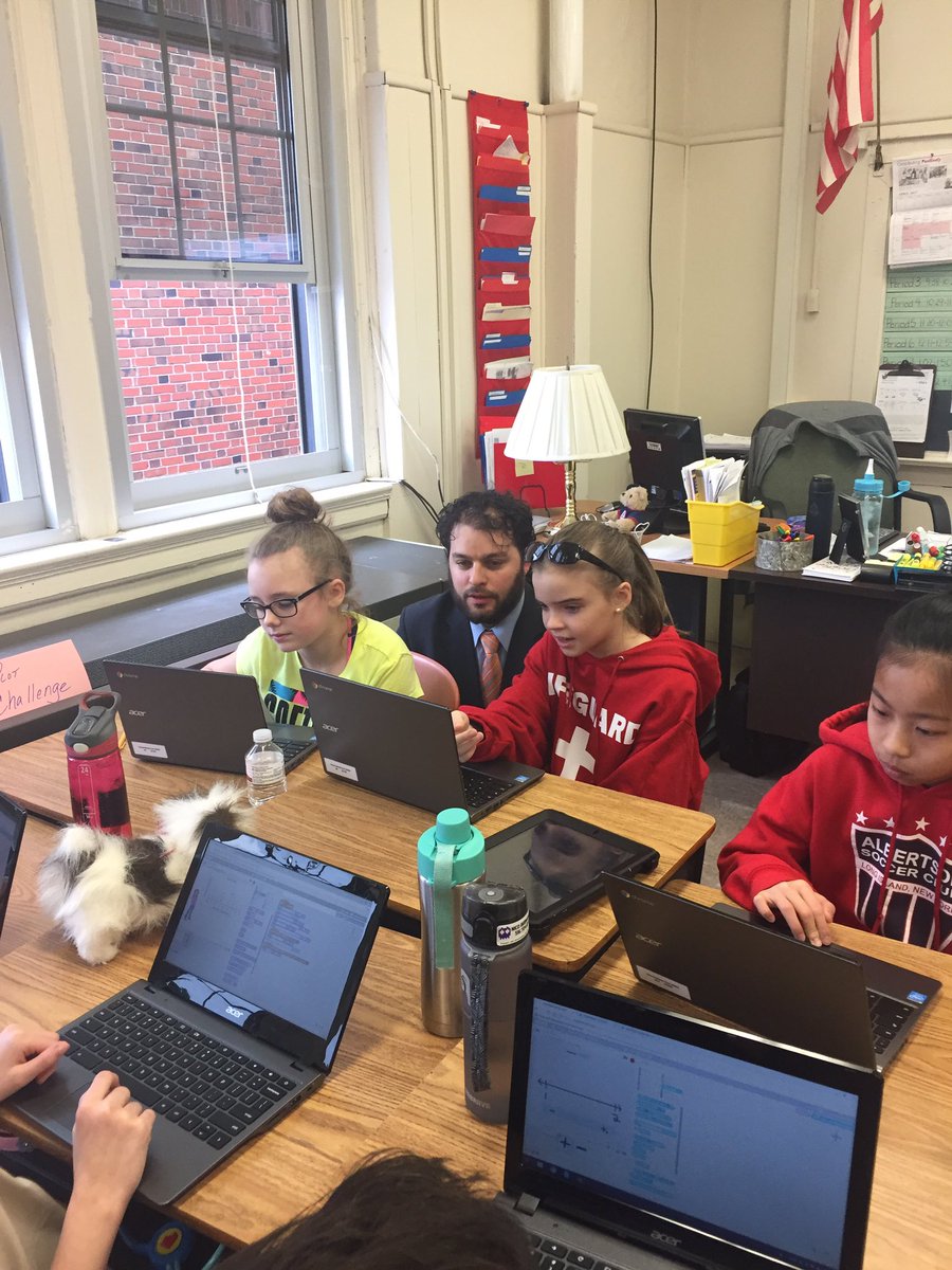 MineolaUFSD's tweet image. Great visit with Patchogue-Medford seeing @kid_OYO coding projects in our 5th grade @MineolaMS #codingisthefuture