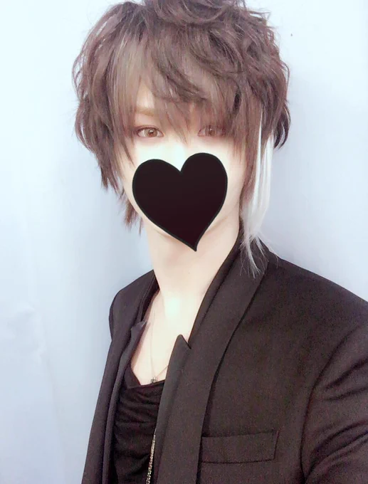 今日は大事な撮影でした!
撮影用に白エクステ付けて貰いました〜!新鮮?

カラーをRISELのKAZUたんにして貰ったよ!今月は髪が明るくなったり暗くなったりで大忙しです。 