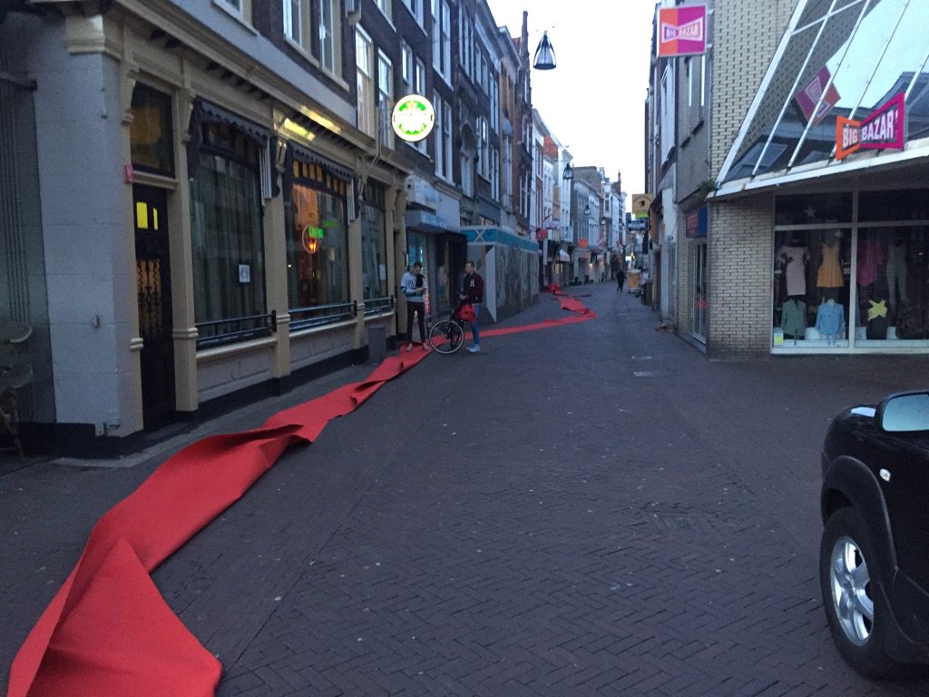 Waalkerk's tweet photo. Leuk initiatief ! 500 jaar #luther . Maar wie ruimt de rommel op ? #dordrecht https://t.co/9oD3TPZSE1