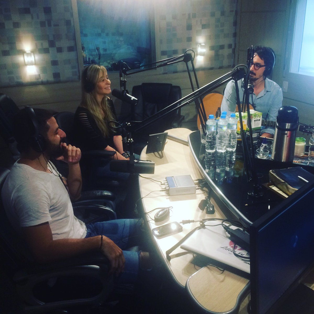 Estamos na <a href="/radioadorefm/">Adore FM 97.3</a> #TRIS #CantaSampa. Sintonizem já!