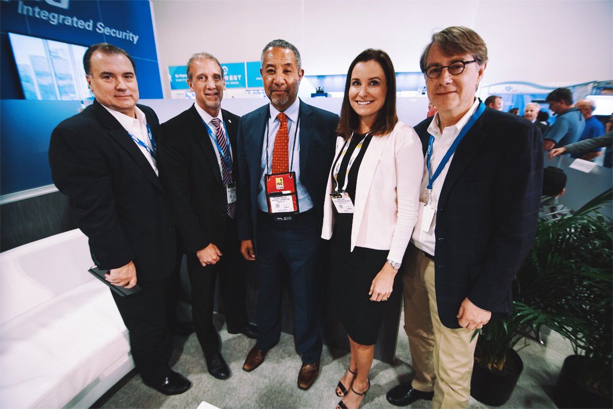 Microsoft_GS's tweet image. CSO @MikeHowardMSGS &amp;amp; @Brian_Tuskan visiting @Tyco_IS @johnsoncontrols&apos; Robert Locke, David Grinstead, Garyl Haga &amp;amp; Renae Leary at #ISCW17