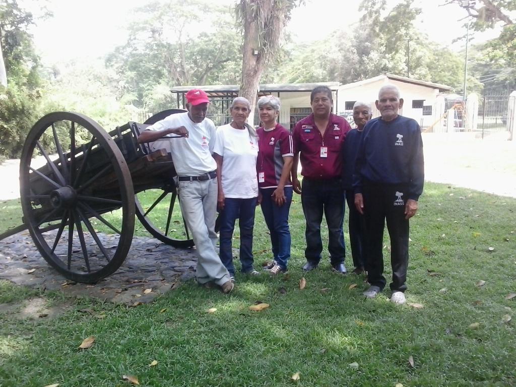 GAraure's tweet photo. Paseo con los adultos y adultas mayores para el Parque Tropical de las Flores Exóticas @inass_araure @magallyvina https://t.co/3UdkIh5WO0