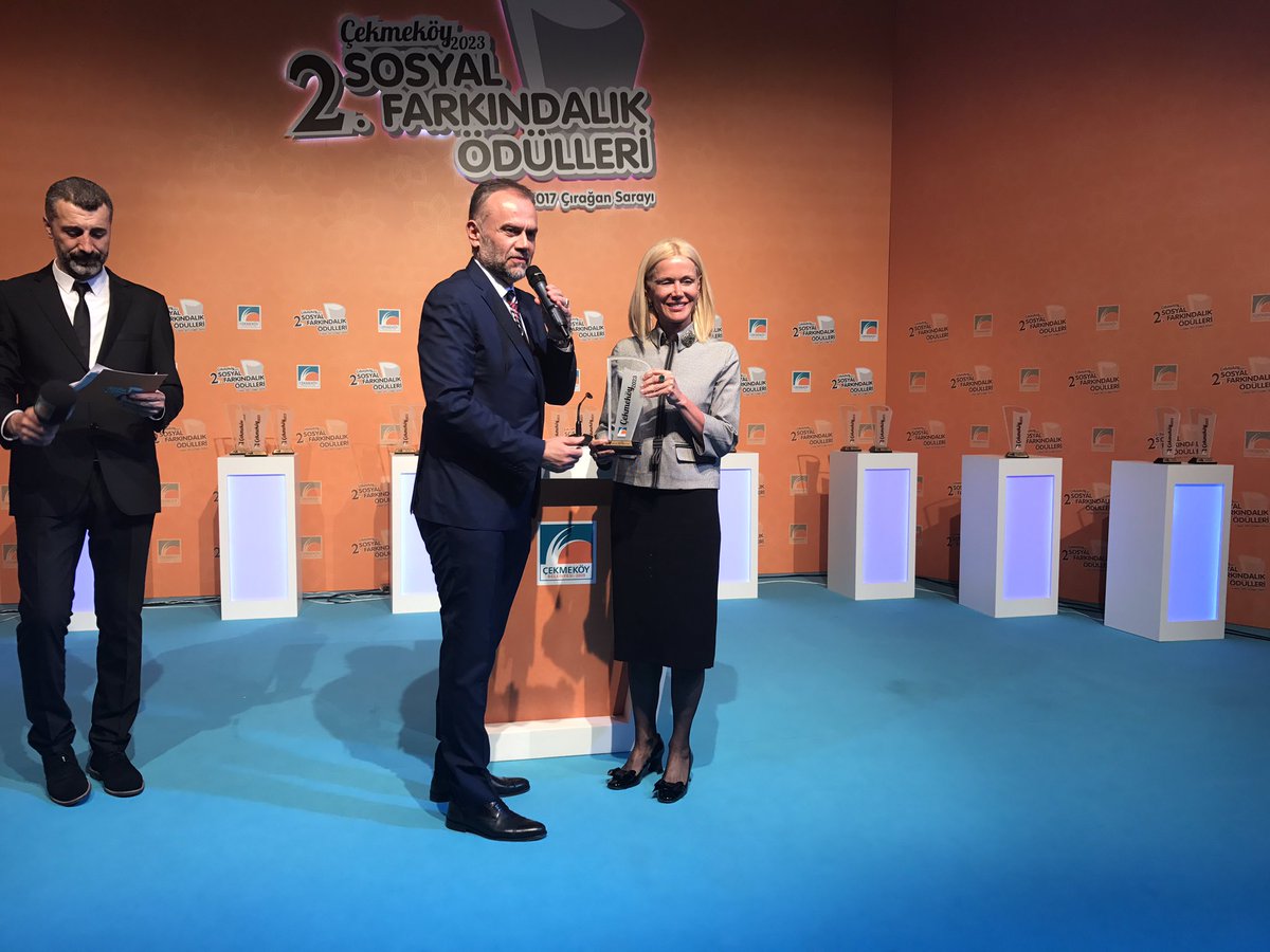 AhmettPoyraz's tweet photo. #ÇekmeköySosyalFarkındalık Ödülleri‘nde Onur Ödülü Prof.Dr. Zehra Neşe Kavak’ın. @zehranesekavak https://t.co/v2d1hlQvGc
