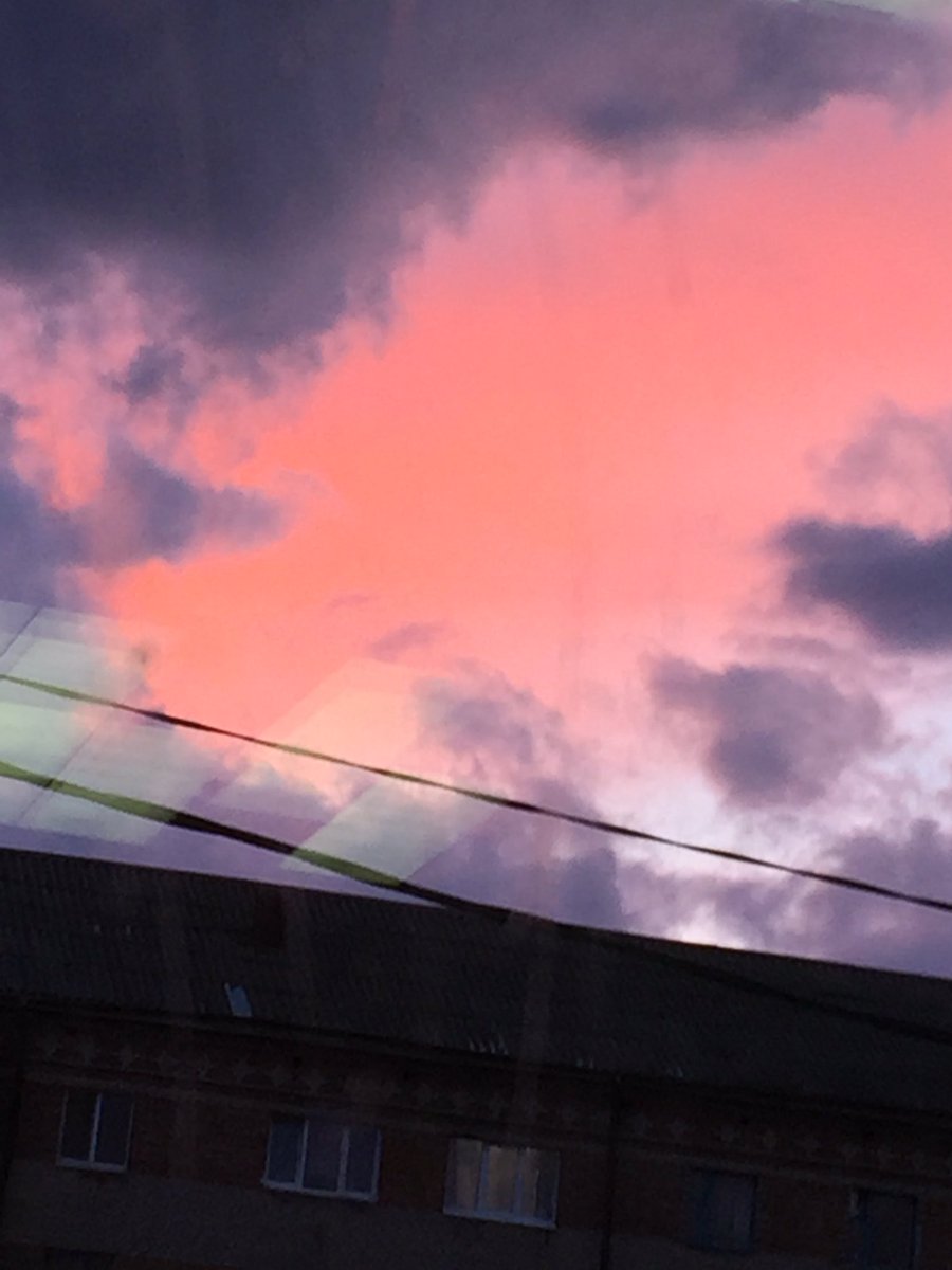 ethanday47's tweet image. Почему небо прекраснее, чем моя жизнь?