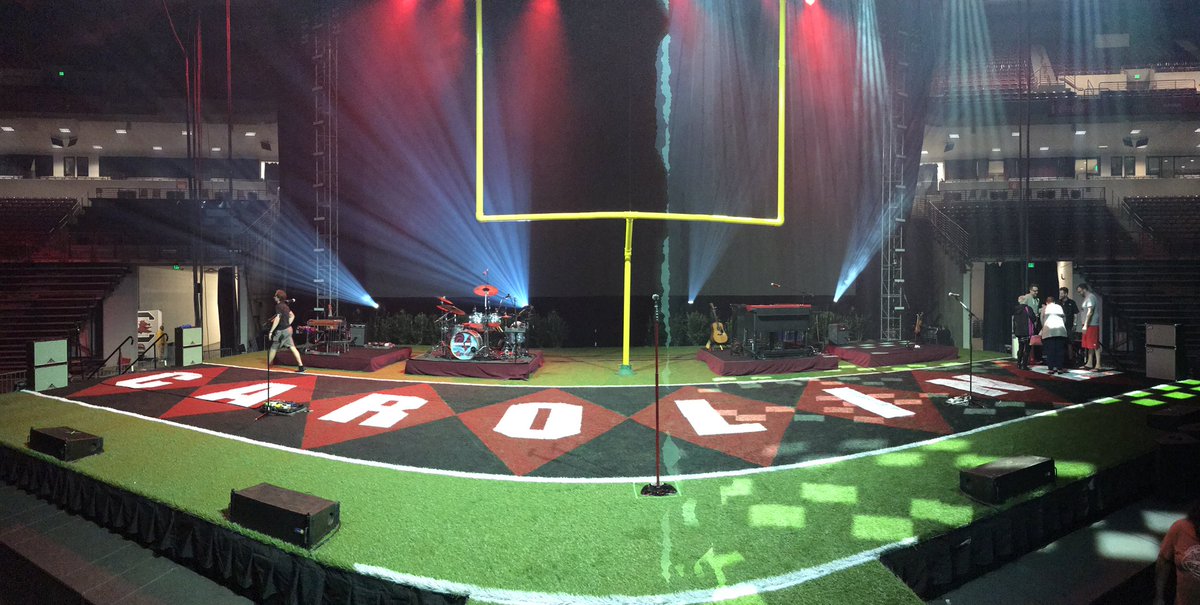 GamecocksOnline's tweet photo. The stage for tonight's @dariusrucker show is 👌👌👌! https://t.co/0Y1HbmUVTO