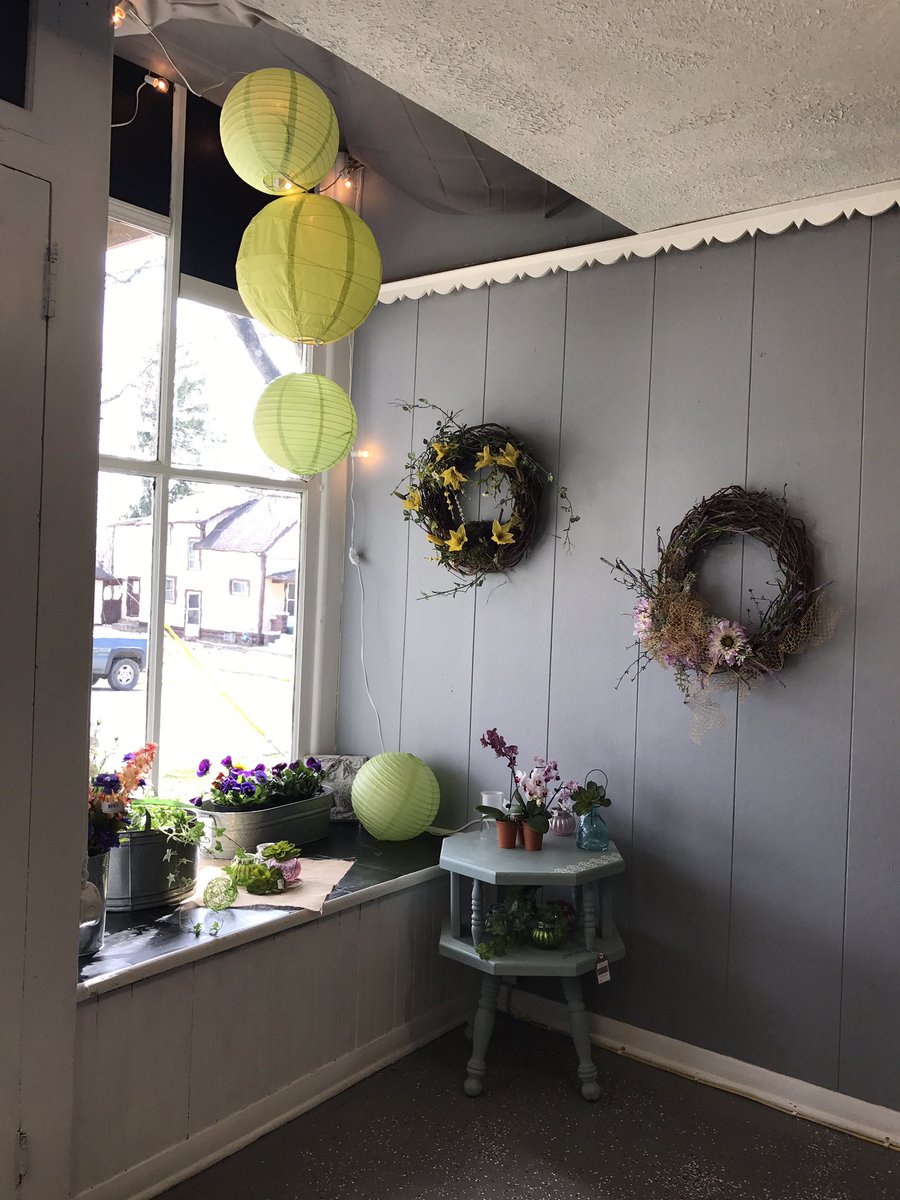 stems_petals's tweet photo. Can't wait to see everyone Friday April 7!! #stemsandpetals #openingsoon #localflorist #homedecor 🌷💕💐 https://t.co/nqFgd3YRcI
