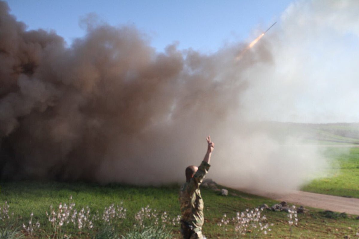 YaserAbdulrahim's tweet photo. قصف الكتيبة الايرانية التي تحرس ضريح الفطيس حافظ في #القرداحة ثائرا لاهلنا في خان شيخون 
#صواريخنا_ستصلكم
#تجرعوا_كأس_المنون
#فيلق_الشام https://t.co/PUt3fHkacv