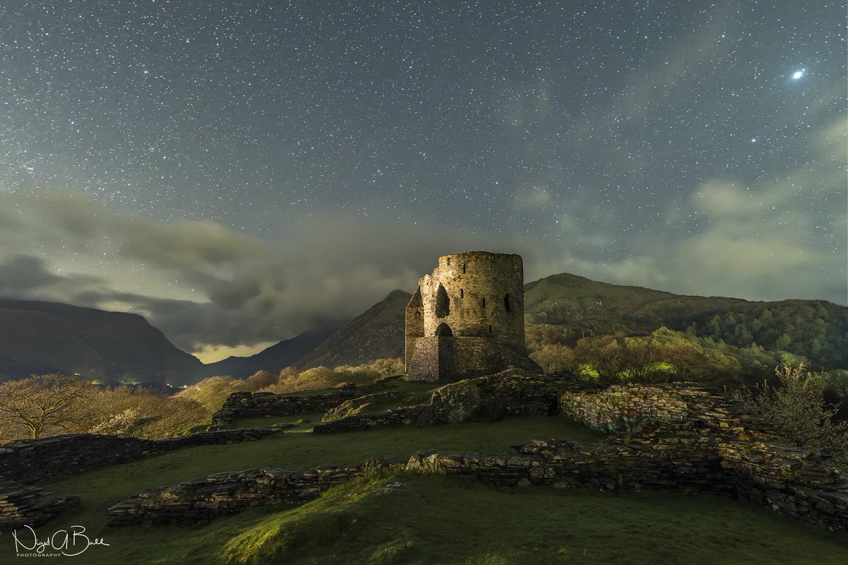 Jupiter above Dolbadarn Castle @snowdoneryri
<a href="/llanberisdaily/">Llanberis Daily</a>
<a href="/love_snowdonia/">Love Snowdonia</a>
@NTSnowdoniaLlyn