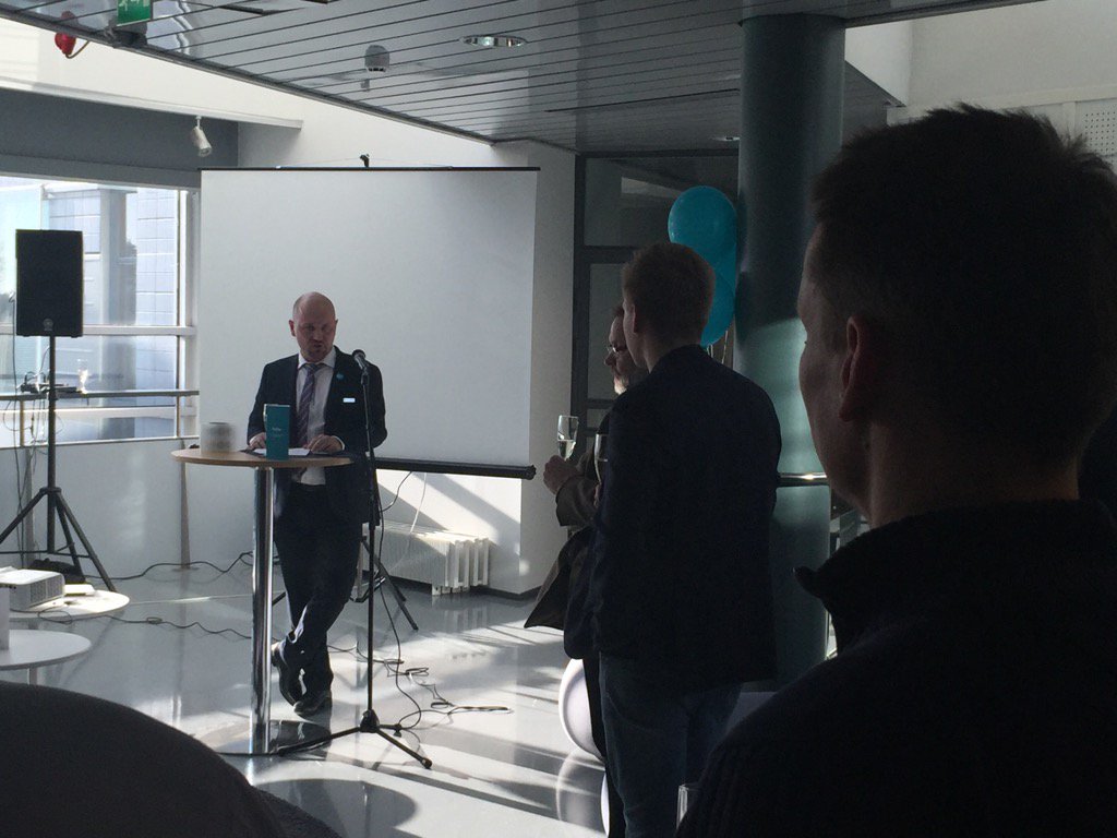 mannonen_matti's tweet photo. Jaakko Anttila #Linkdesign juhlii ruokahävikin minimointiin tähtäävän #Foller'in perustamista #osaajasuomi https://t.co/fFLZqvn26A
