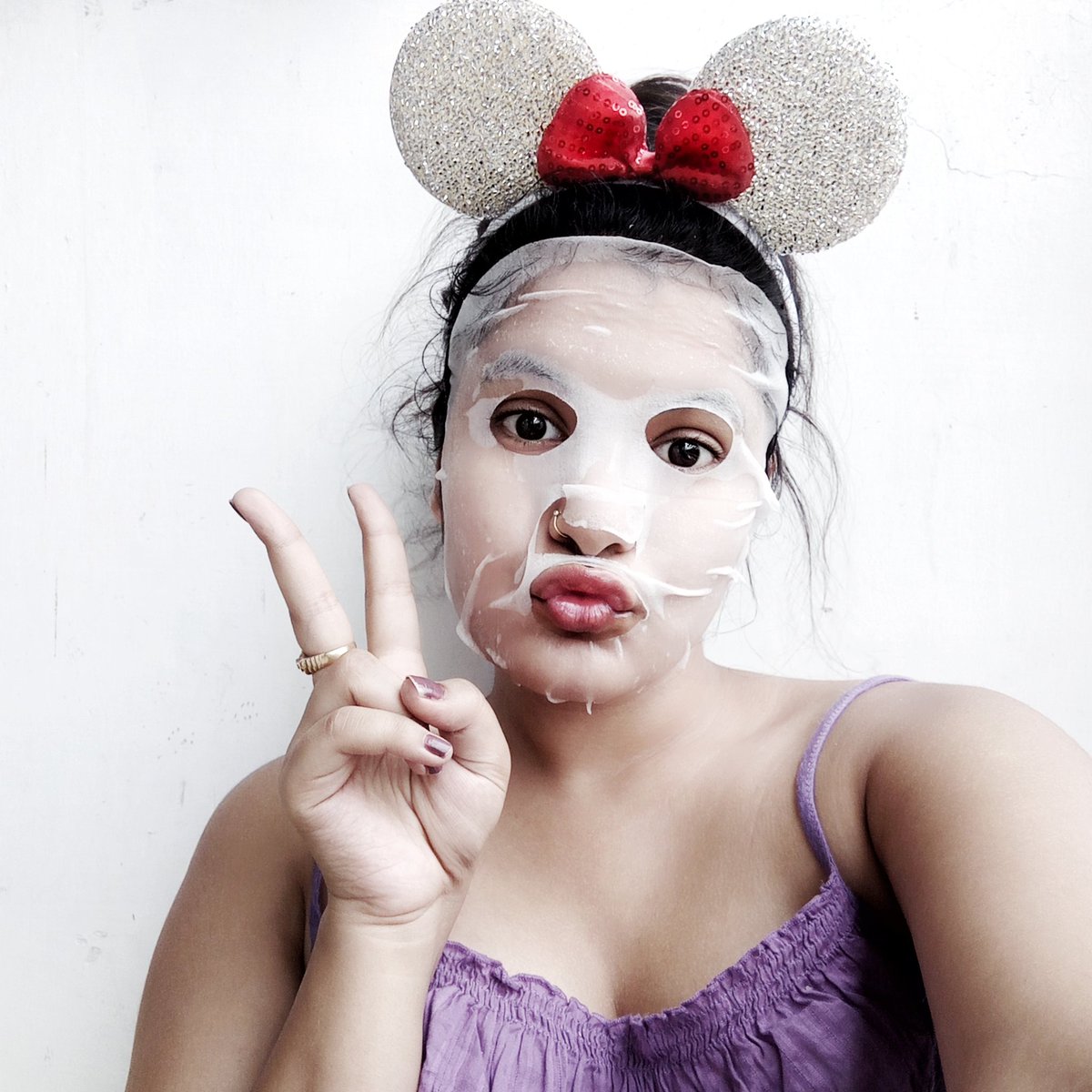 lifeofsonalii's tweet photo. How do people look cute with sheet masks on? I will never know!
#ITriedHard #AndFailed #DontLaugh
#beautyblog #BeautyBlogger #sheetmasks https://t.co/etvyPZMrfp