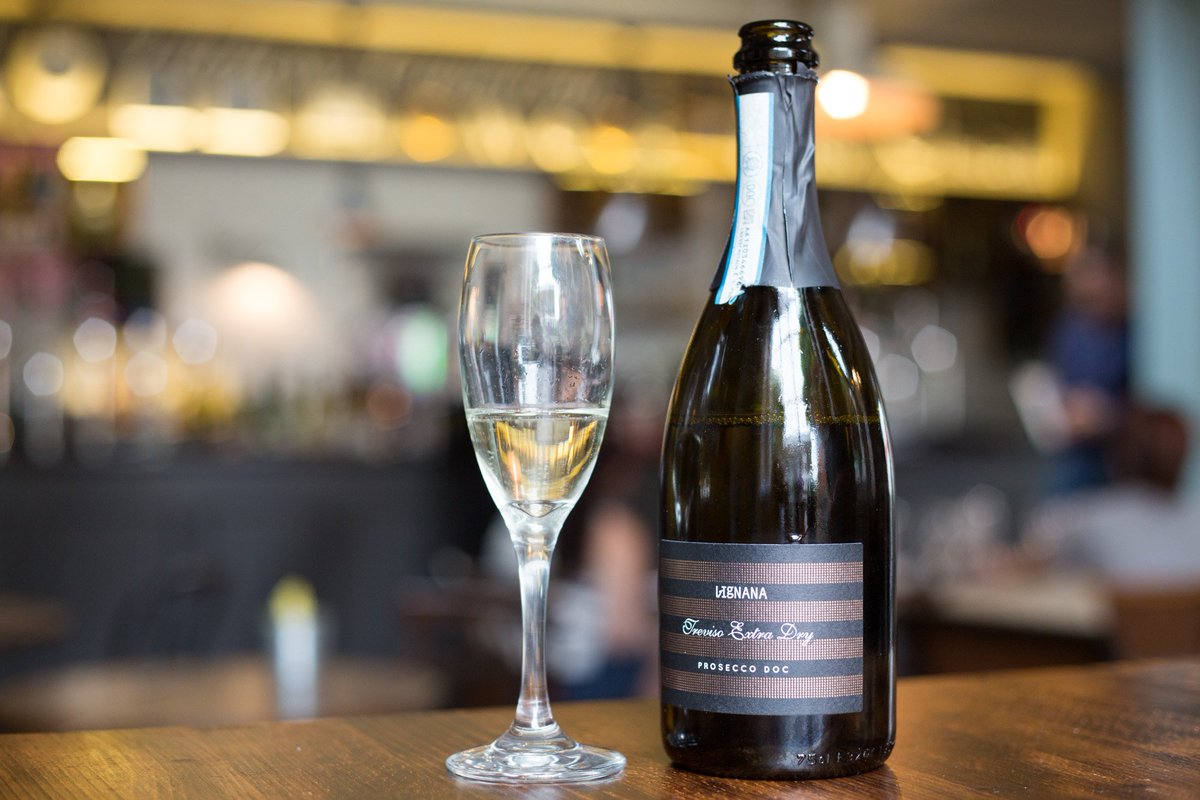 CornExchangeHU1's tweet photo. It's prosecco heaven, four til seven! We've got #FizzFriday specials, come and ask at the bar for details. 

https://t.co/p8RQAI3Qjy

#Hull https://t.co/uXV30fCbXO