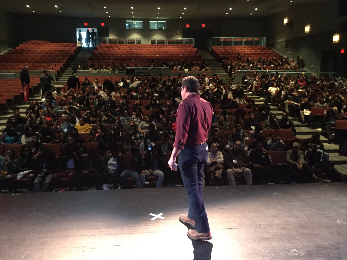PaulForbesNYC's tweet photo. Kicking off the "All The Difference" screening w/ director @NomadicPictures &amp; 100s of @NYCSchools HS students #CollegeAccessForAll https://t.co/j02YcWtgZt