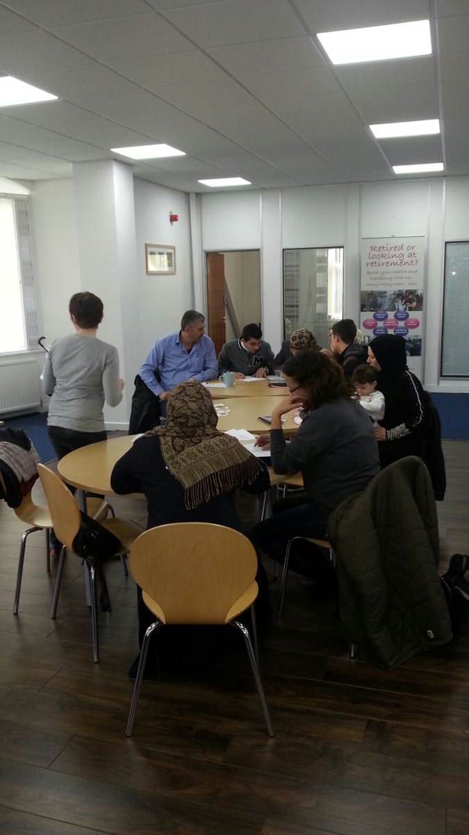 LifelineBradfrd's tweet photo. Another busy #English class at our drop in on Wednesdays! #RefugeesWelcome #Community #wellbeing #LifelineProject https://t.co/HHMqZJuwEn