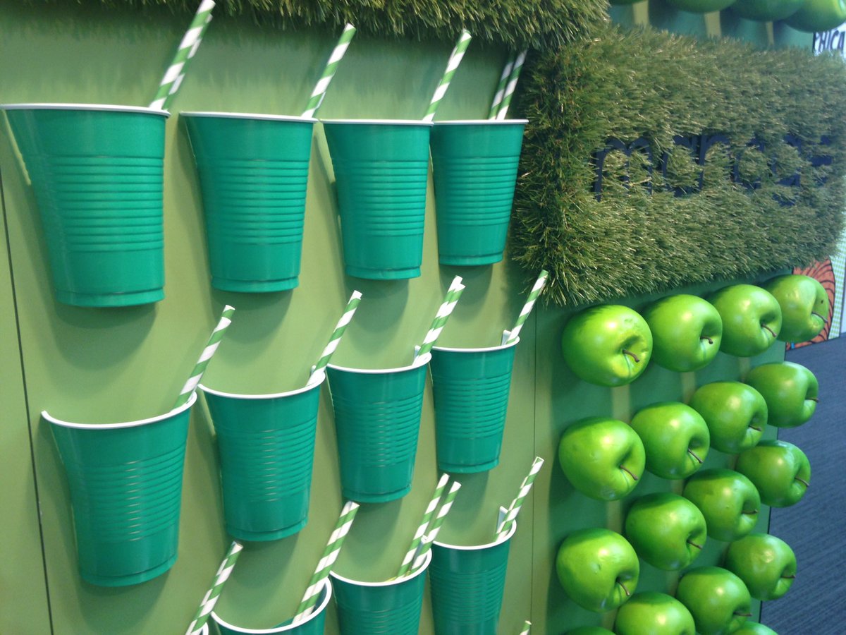 retailfocus's tweet image. @vmbrightleaf gets creative at @VMDisplayShow #VMDS2017 #retail #vm #retailfocus