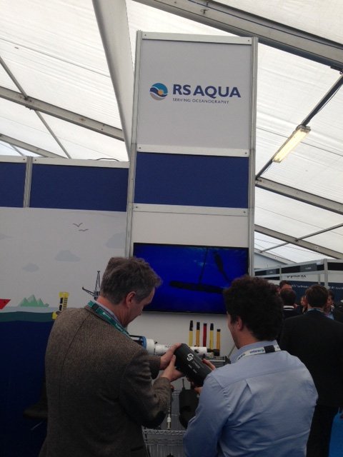 Turner_Designs's tweet image. Today @OceanBusiness we caught our distributor @RS_Aqua selling our C3 Submersible #Fluorometer.
