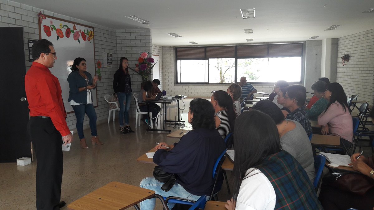 PalacioC91's tweet photo. Compartiendo en la mesa PAE con actores de la comunidad, siempre buscando mejoras para nuestros estudiantes. https://t.co/2tp38mmOXh