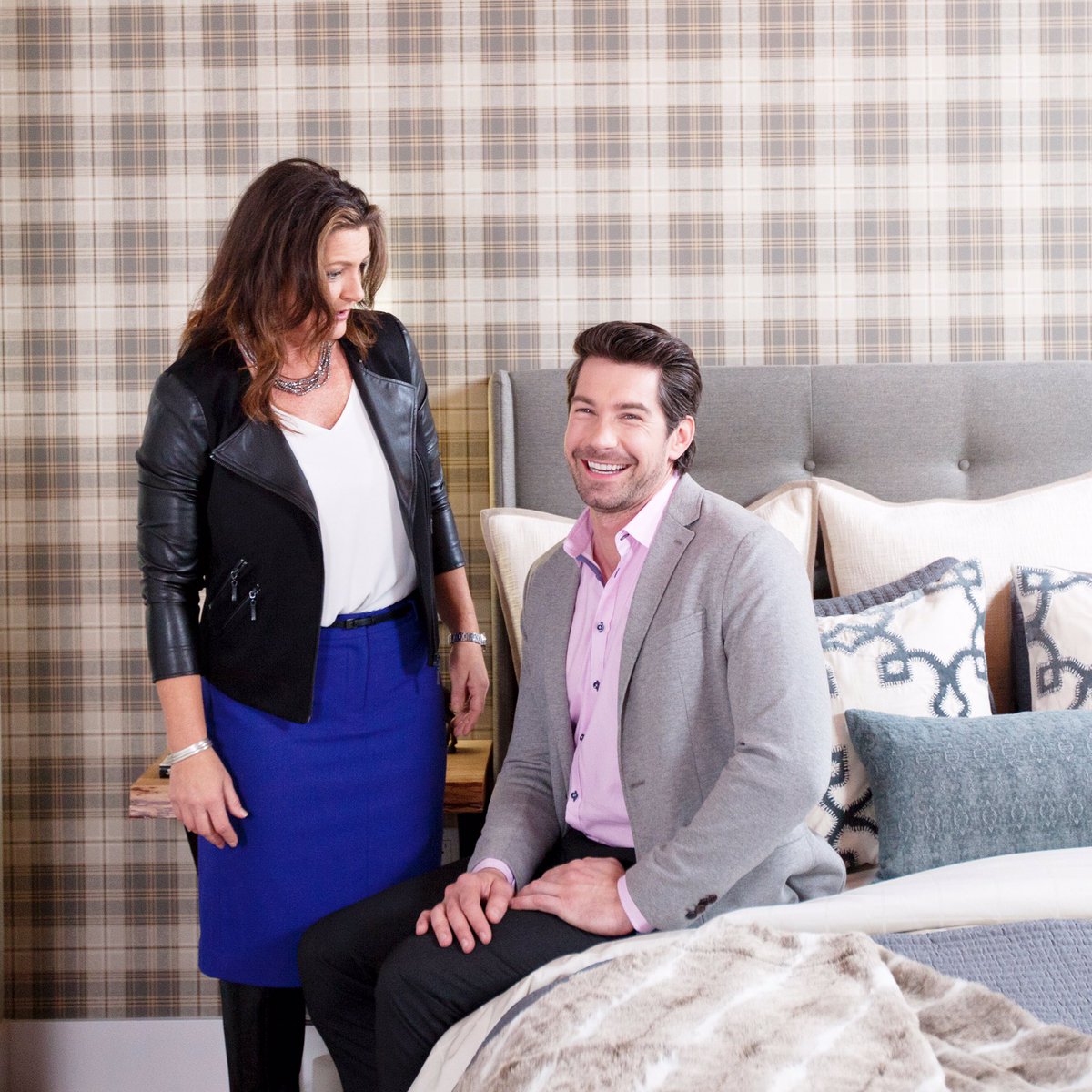 LOLVacationHome's tweet photo. Love @dan_vickery and @elisagoldhawke's chemistry. Two peas in a pod! 🏠 #loveitorlistit #LOLVH https://t.co/EZQN4w0YMu