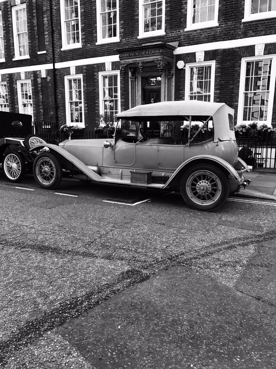 jackb09's tweet photo. Seemed to have accidently stepped through a time warp in Central London. #goodnightSweetheart https://t.co/YgzdNQcq2m