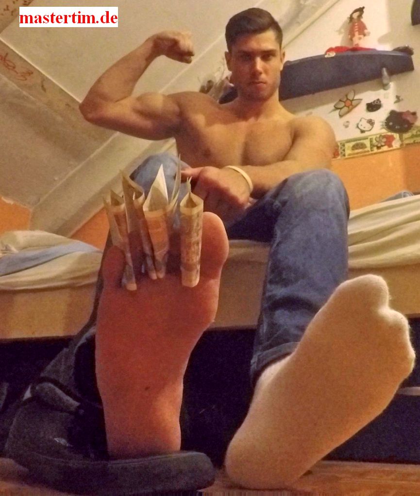 kingtim2012's tweet photo. #masterares from Croatia a #musclestud with #hugefeet  real #skpemaster + #cashmaster 60 pix of his #malefeet  on https://t.co/FldTNHbext https://t.co/i4f3hEwW38