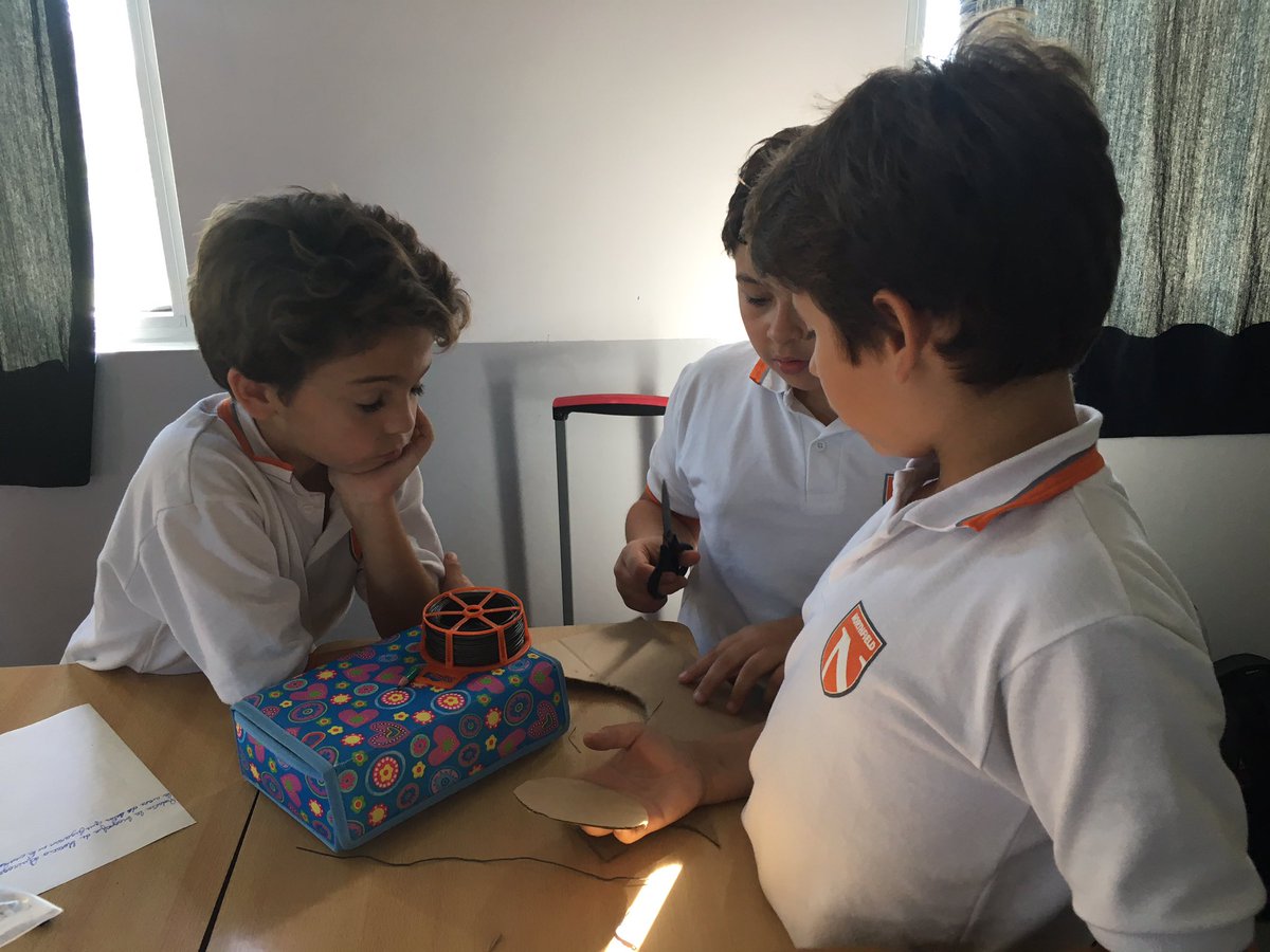 conectadosnfs's tweet photo. Hands on Club NFS una propuesta distinta para llevar adelante proyectos innovadores en 6to grado. @valeserres  @daklar https://t.co/k74redre5S