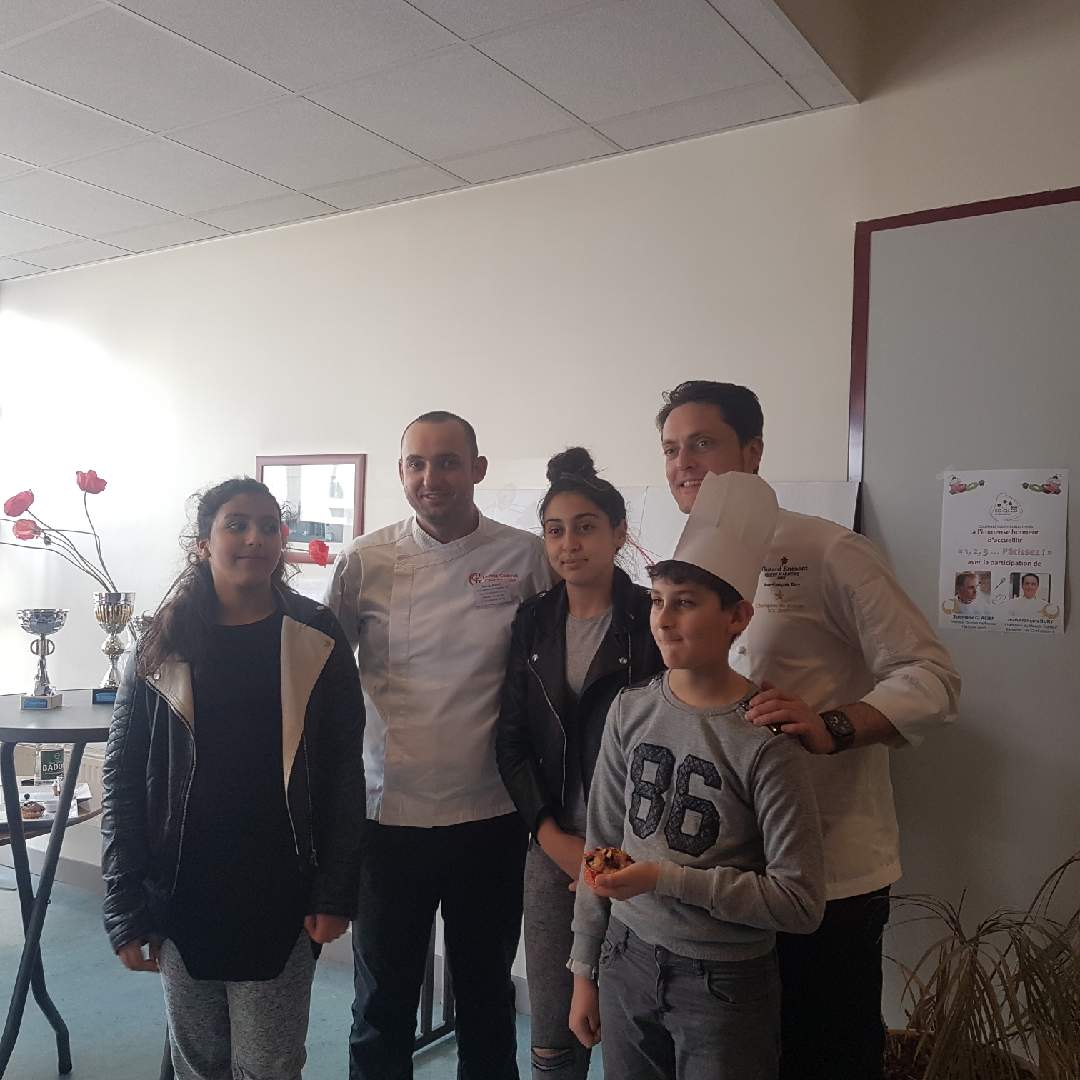 VilleColombes's tweet photo. #Colombes aussi a un concours de cuisine ;) JF Burgy meilleur traiteur du monde #TopChef2017 #butardenescot et L.Cadenet @StephaneGlacier ! https://t.co/r2k43aUN6I