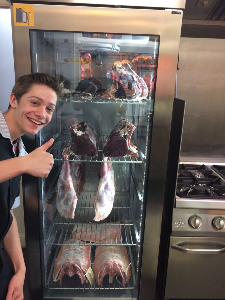 #puurgenieten een celletje vol #kwaliteit en voor de liefhebbers heerlijk Dry-Aged  cotte de bouff en lamsboutjes 😀