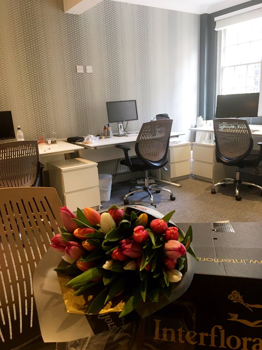 LindaHillLondon's tweet photo. These gorgeous flowers just landed on my desk. Thank you @DanielPriestley &amp; @dentglobal. Loved being part of the crew at #BrandAccelerator https://t.co/IS4zpyPVlP