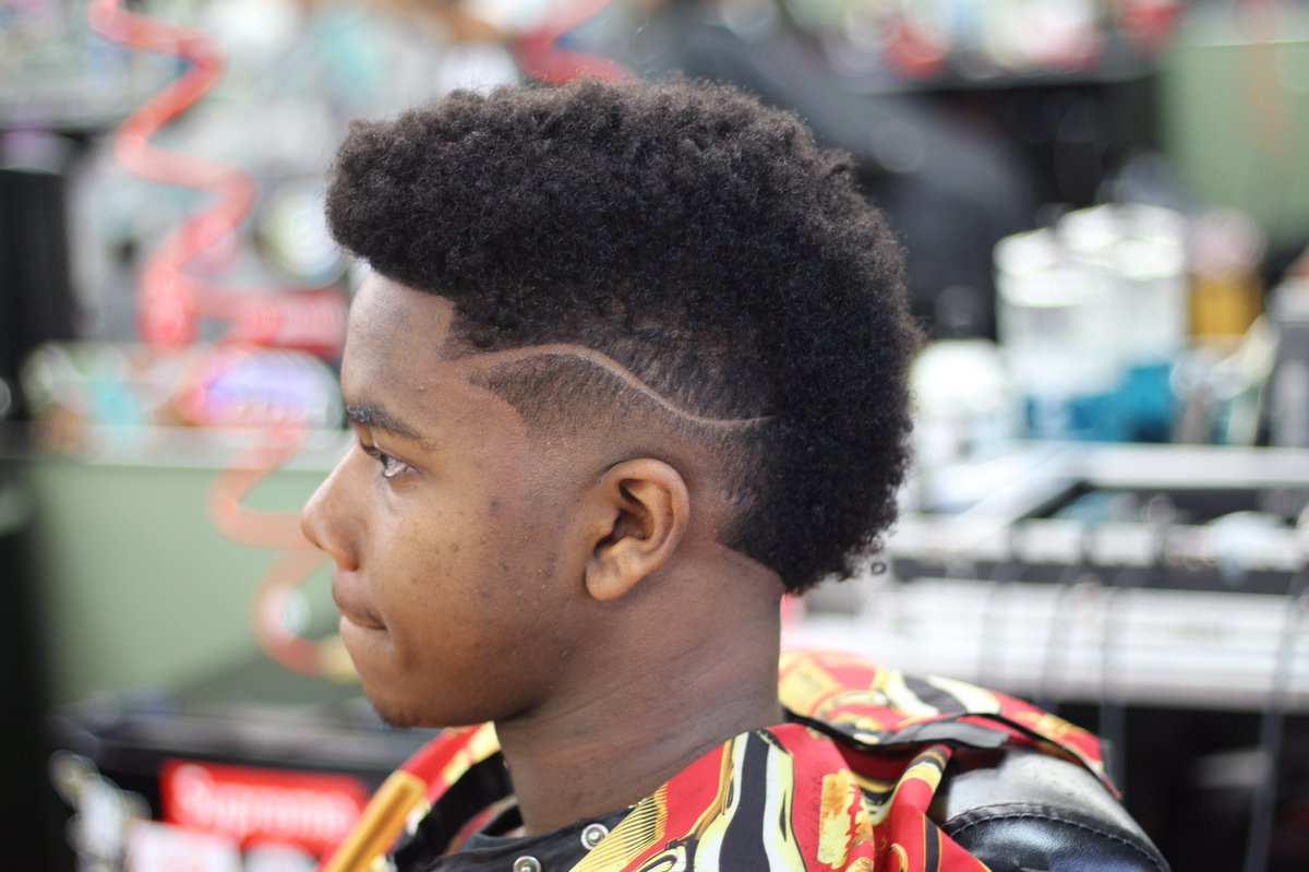 cuts4sale's tweet photo. #mohawk #fade #faded #cuts4sale #burstfade #surfslash #part https://t.co/2YFbmcwMAs