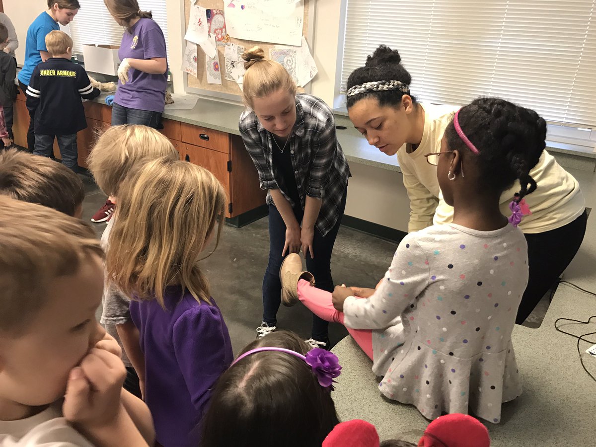 M_SeideMAN's tweet photo. Thanks @DiscoveryEleme1 for letting us participate in METS Week! #OFPride #OFHSBiomed https://t.co/VV3IdI88rA