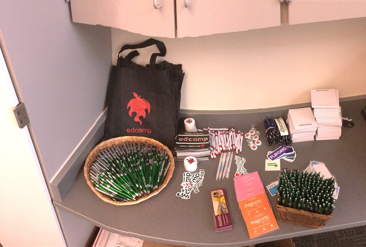 loganh_helpdesk's tweet photo. Awesome swag and prizes for lucky attendees of #EdCampGrafton https://t.co/ZBNszyYJQA