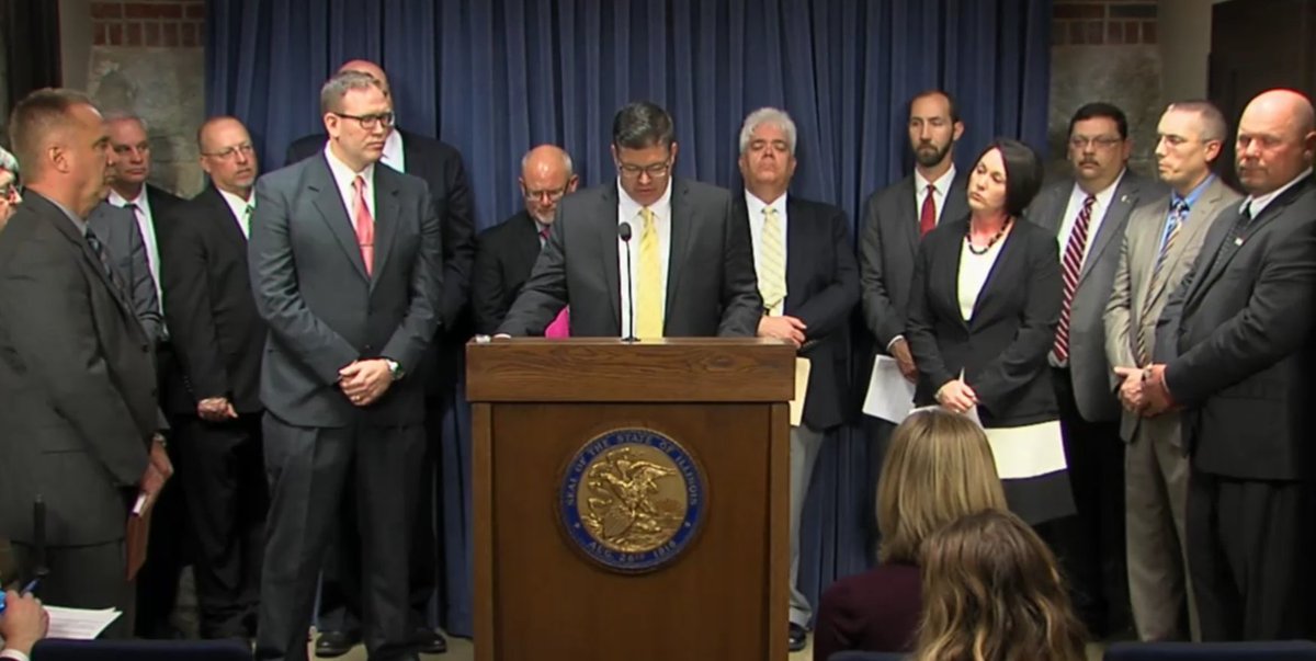 BlueRoomStream's tweet photo. Illinois School Districts File Law suit to Hold State Accountable to Adequately Fund State Learning Standards. LIVE COVERAGE https://t.co/0X26Vyzhbp