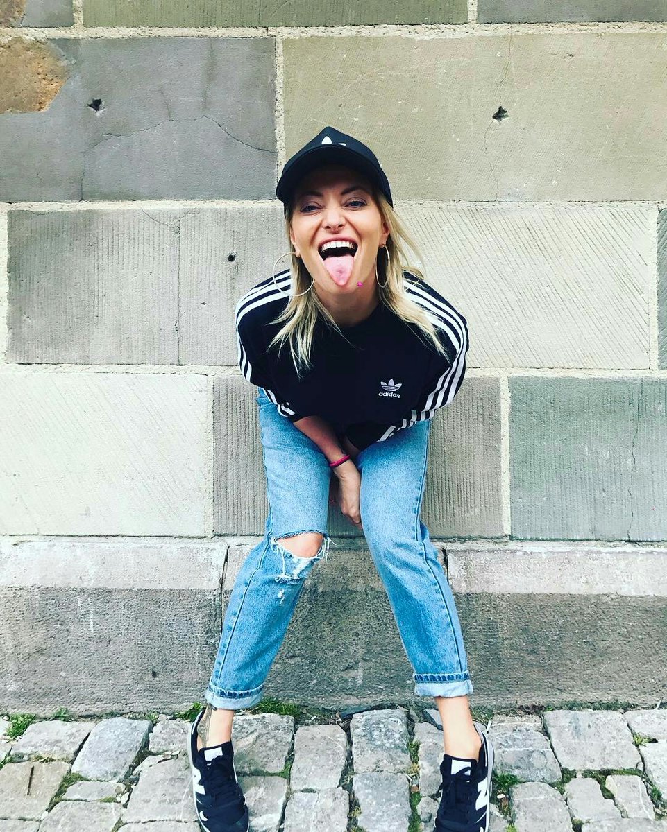 !•ι'м υѕeleѕѕ
                  вυт noт ғor long•¡