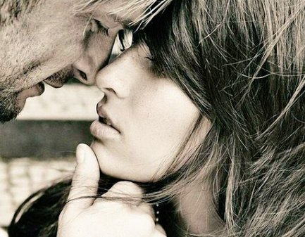 eldiablo0786's tweet photo. @2feelu It is who I am.. 
these bones ...
this #heart...
my #soul...

it is who 
I am 
to love 
you so  

#arasher 

via @2feelu 

#Poem #Poetry https://t.co/dm0ClXfb7a