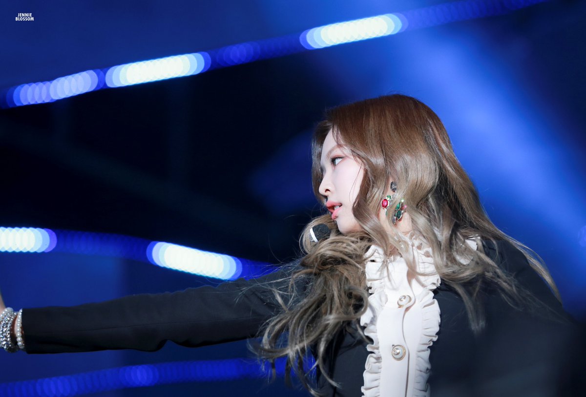 Blossom_960116's tweet photo. 예쁜 건 많이 봅시다
#BLACKPINK #블랙핑크 #제니 #JENNIE https://t.co/mohJgwA5ip