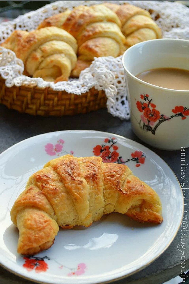 KolkataFoodBlog's tweet photo. These Croissants are sure to make your day especially when u make them at home! Recipe here by Amrita https://t.co/AGjXjU94gP https://t.co/n2fRRNoVUz